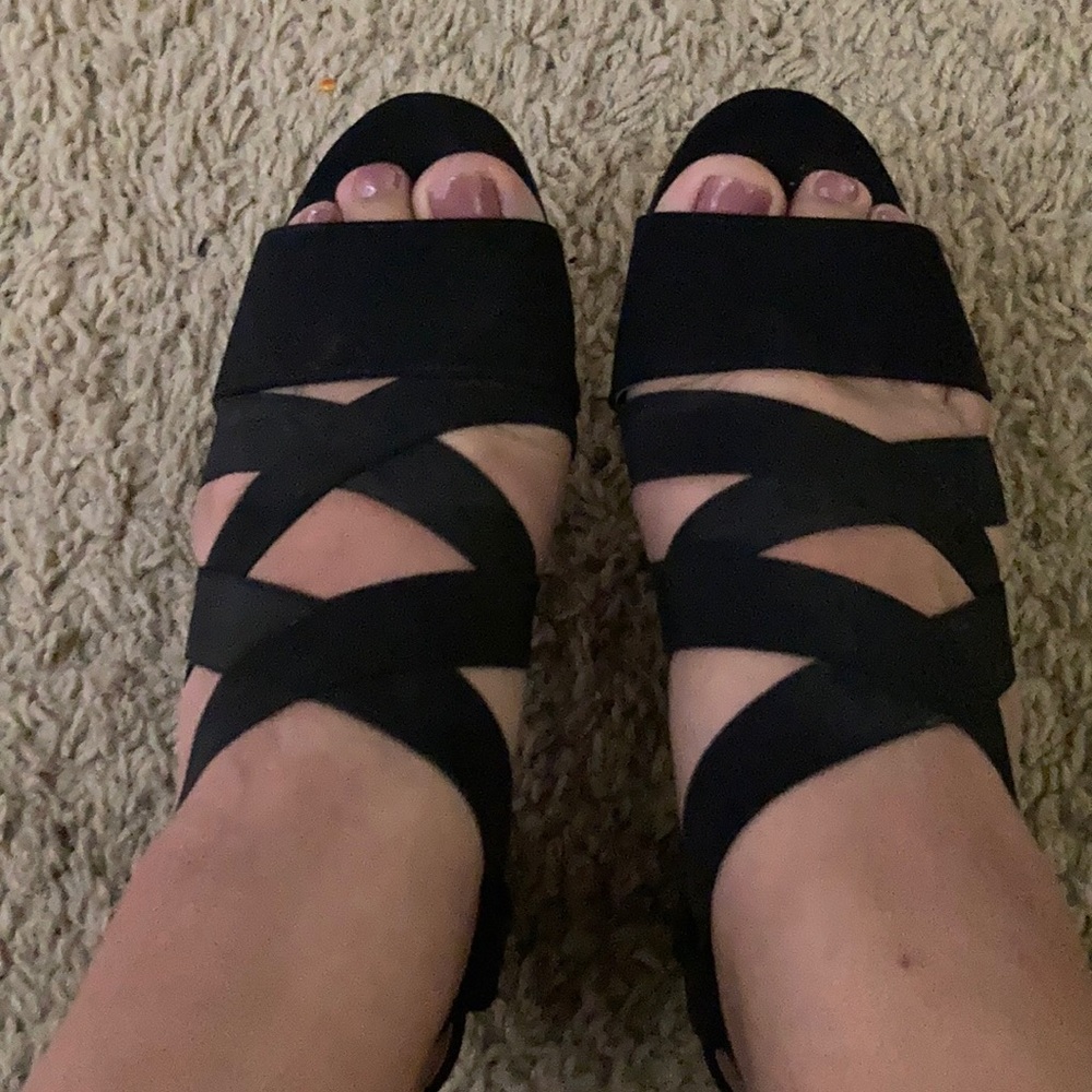 Heels - Picture 2 of 3